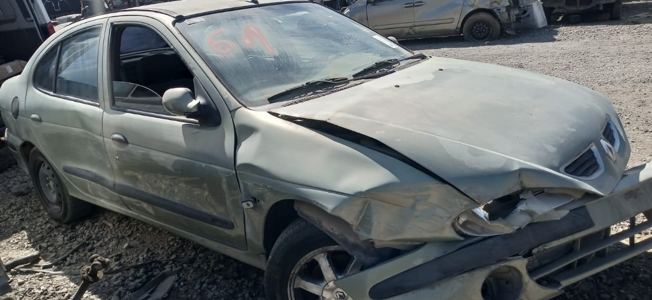  Renault MEGANE 2004    EN DESARME